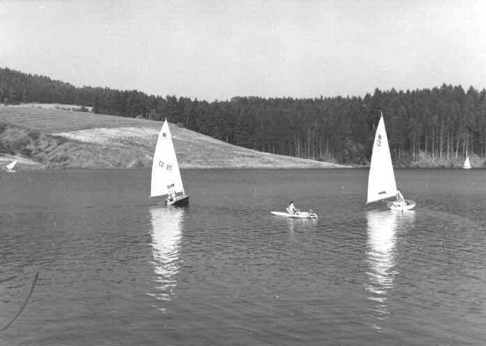 JACHT11.JPG (26681 bytes)