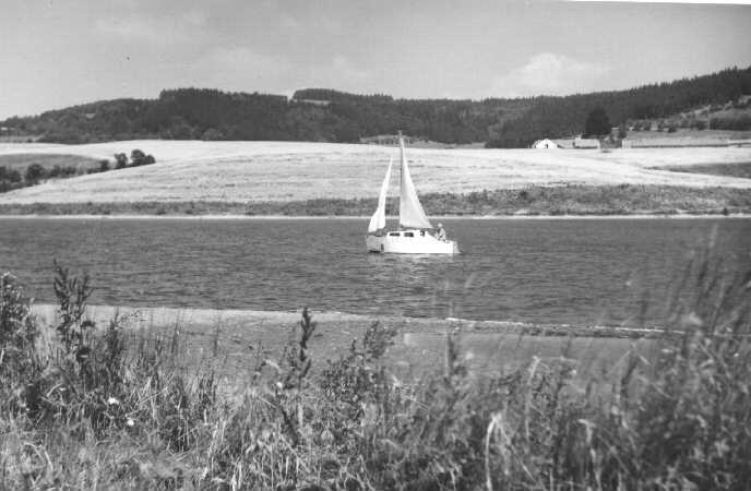 JACHT15.JPG (35211 bytes)