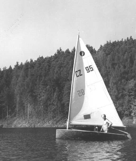 JACHT2.JPG (31191 bytes)
